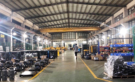Com mais de 20 anos de experiência acumulada no setor, a AirHorse está determinada a tornar-se uma das principais empresas mundiais em compressores e tecnologias de poupança de energia. Os nossos compressores de ar são exportados para mais de 130 países em todo o mundo, contando com as certificações de sistema de qualidade ISO 9001:2000, sistema de gestão ambiental ISO 14001, bem como as certificações CE e UL. Para além de possuir pontos de venda e assistência técnica estabelecidos em mais de 30